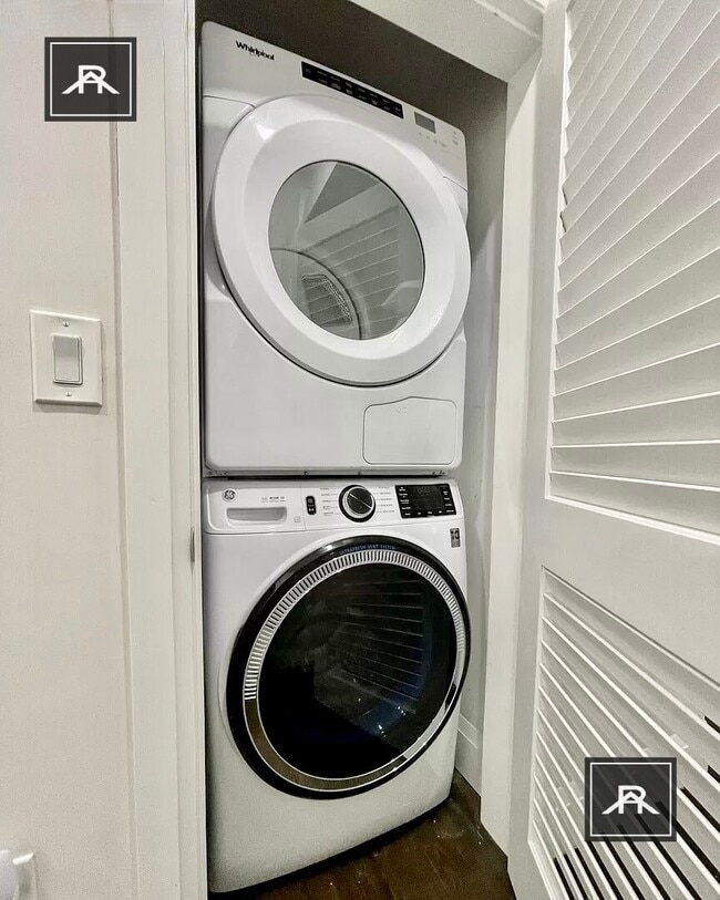 Building Photo - 5 Strathmore Rd