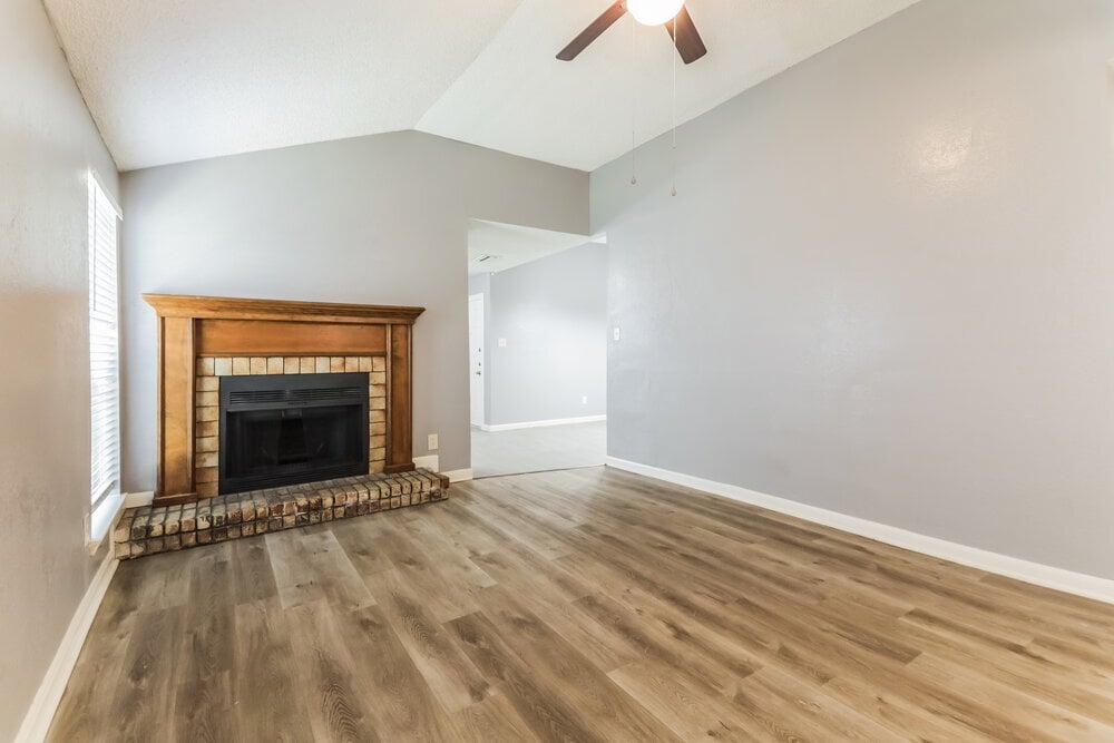 Building Photo - 1112 Paintbrush St