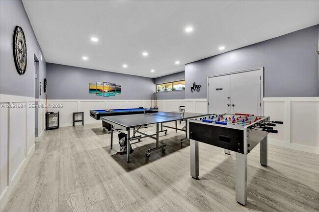 Building Photo - 2240 N Cypress Bend Dr