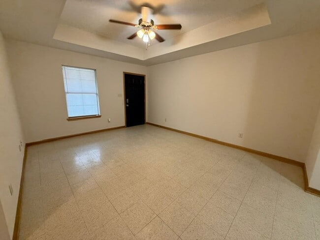 Building Photo - 2520 Crockett St