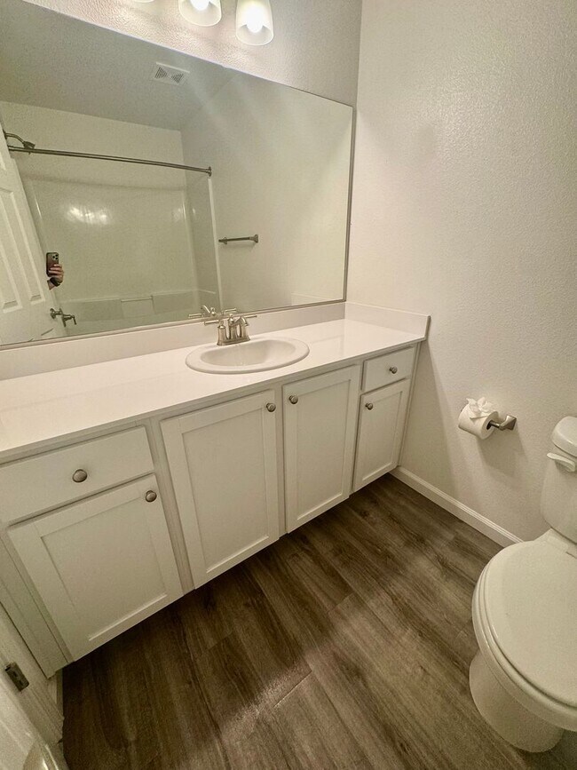 Building Photo - 401 Autumn Breeze Cir
