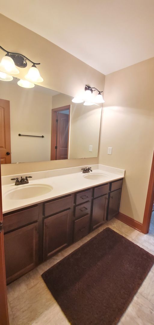 Building Photo - Spectacular!