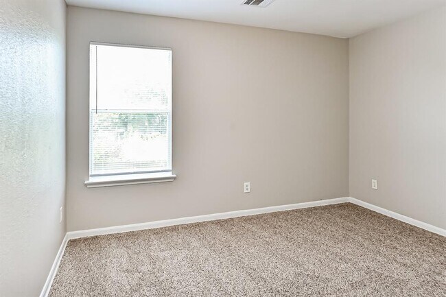 Building Photo - 8134 Old Maple Ln