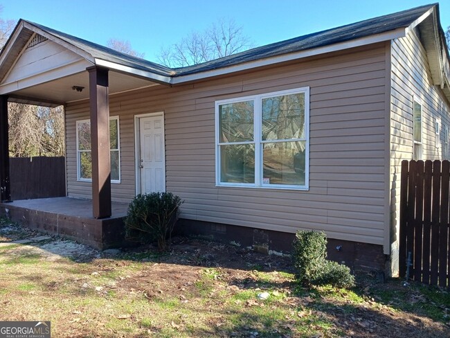 Primary Photo - 605 Bolton Rd NW