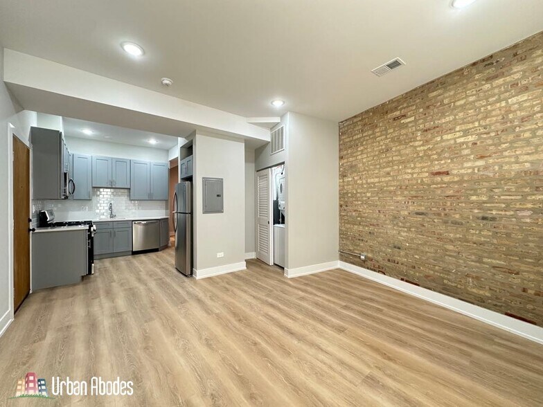 Building Photo - 423 W Belden Ave