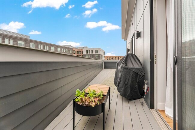 Building Photo - 50 Hichborn St