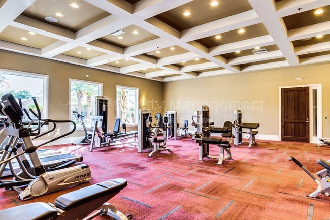 Building Photo - 1367 S Country Club Dr
