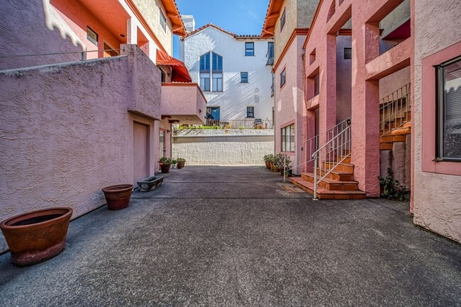 Building Photo - NORTH BERKELEY APARTMENT FOR RENT - $4,800