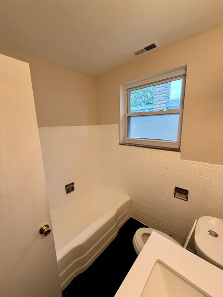 Building Photo - 3040 Alvina Ave