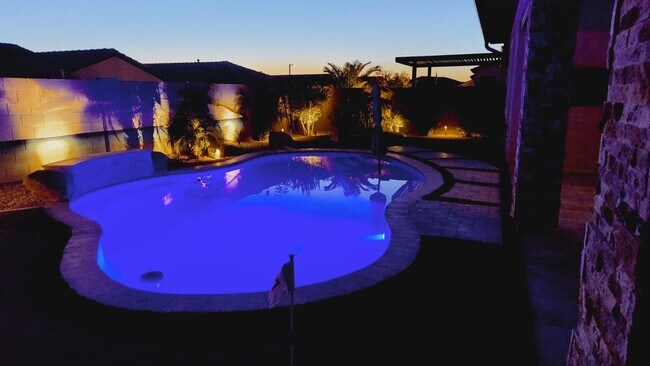 Building Photo - Beautiful 3 bedroom with pool in Cantamia!