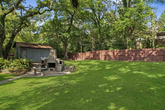 Building Photo - 1647 Lake Ella Dr