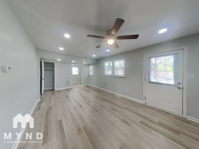 Building Photo - 900 Chalmers St