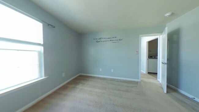 Building Photo - 4 Bedroom 2.5 Bathroom Rental in Oakmont on Brickshire Golf Course Providence Forge