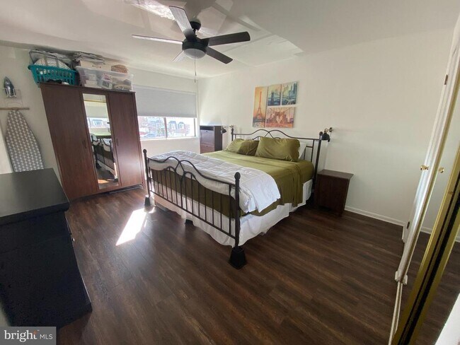 Building Photo - 3850 Woodhaven Rd