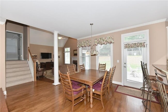 Building Photo - 735 Apsley Way