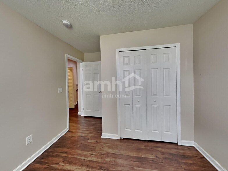 Building Photo - 5929 Marsh Cir