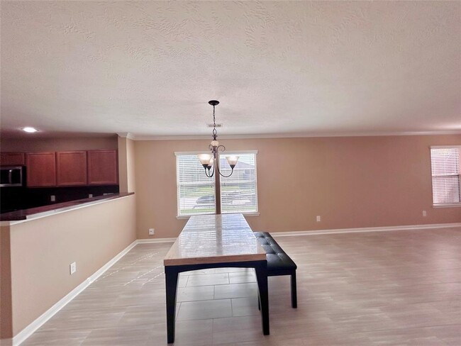 Building Photo - 803 Sweet Flower Dr