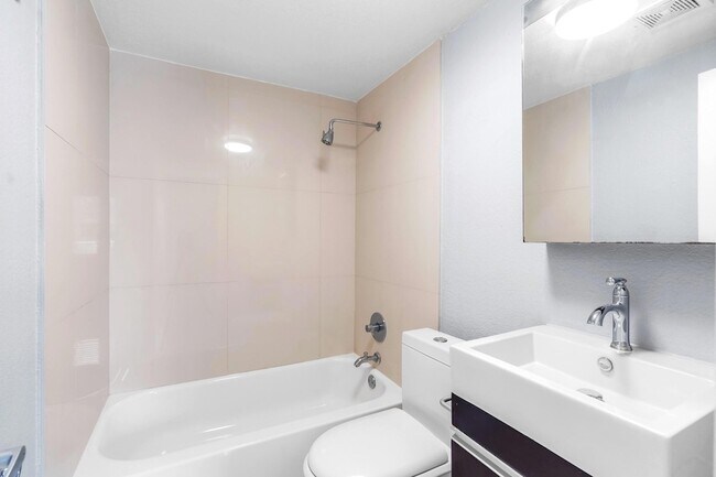 Building Photo - 416 NE 15th Ave