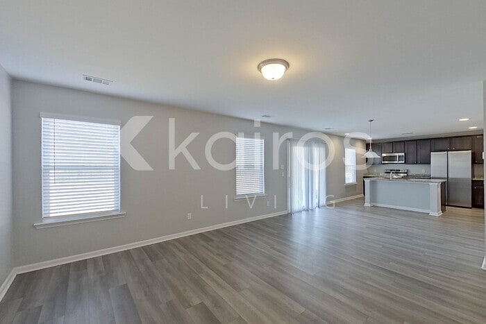 Building Photo - 102 Colonial Wy