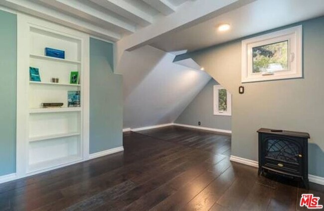 Building Photo - 638 N Topanga Canyon Blvd