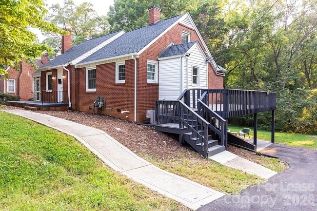 Building Photo - 152 W Park Ave