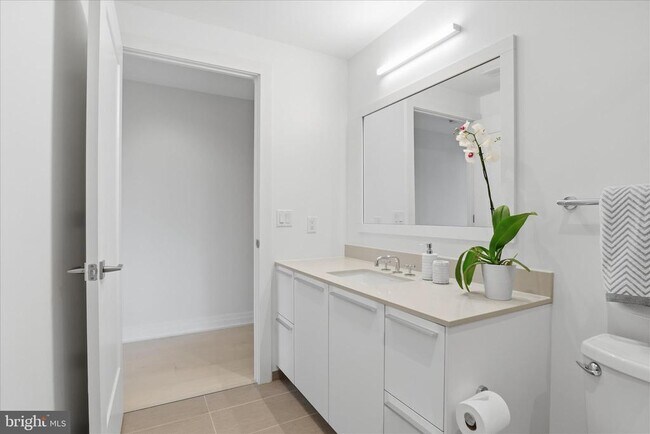 Building Photo - 1201 N Royal St