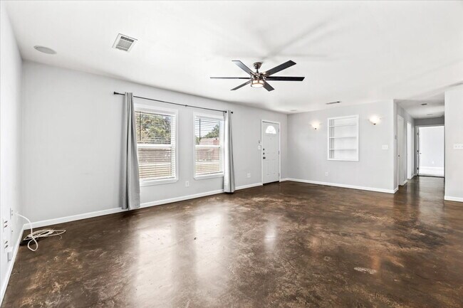 Building Photo - Beautiful 2 Bedroom, 2 Bath Home in Guard-...