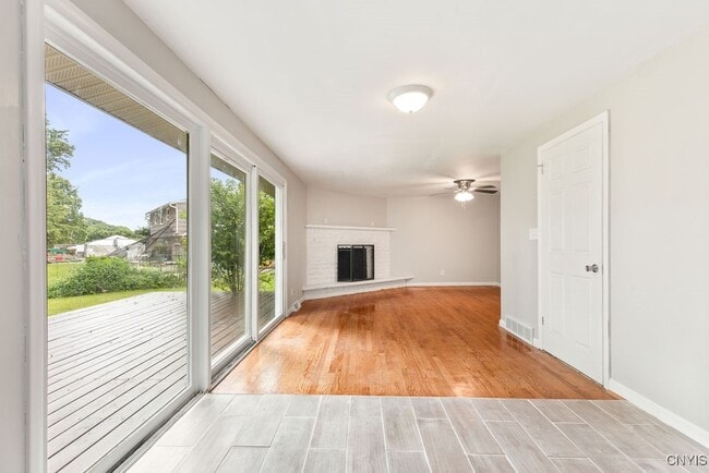 Building Photo - 117 Treeland Cir