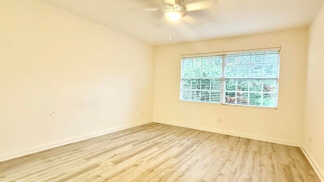 Building Photo - 2861 Livingston Ln