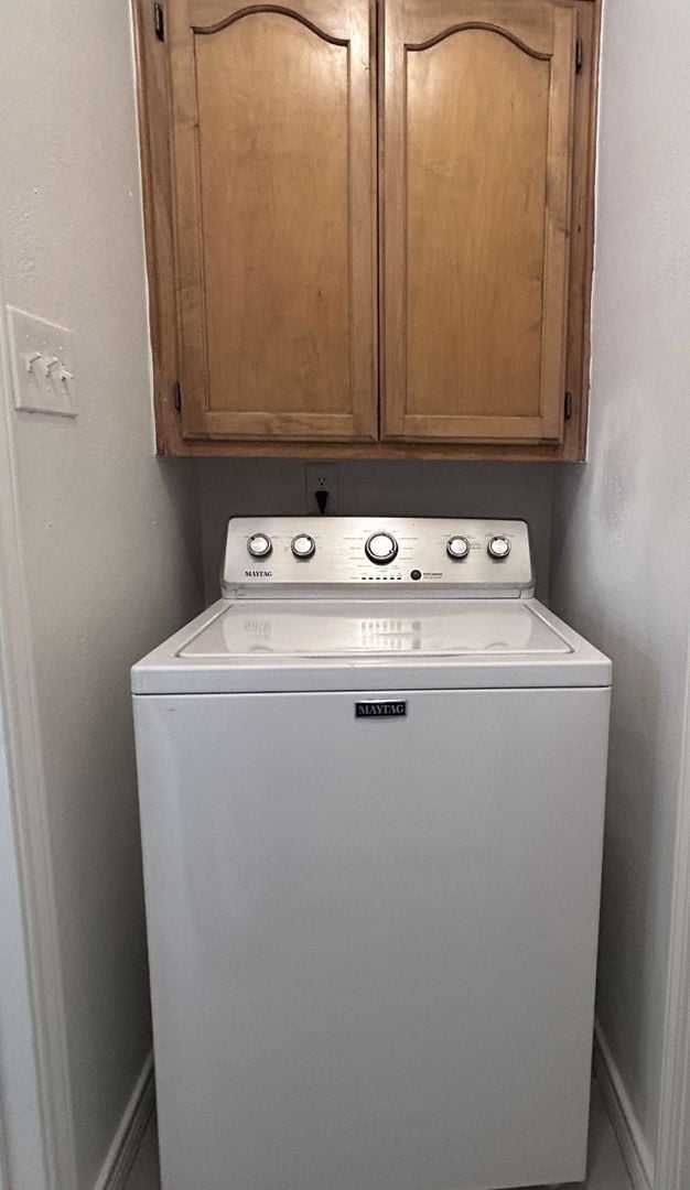 Building Photo - Updated Gem Near Thousand Oaks