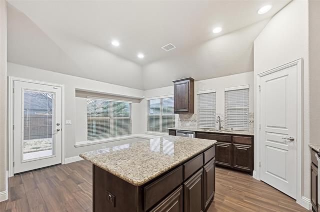 Building Photo - 556 Avery Pt