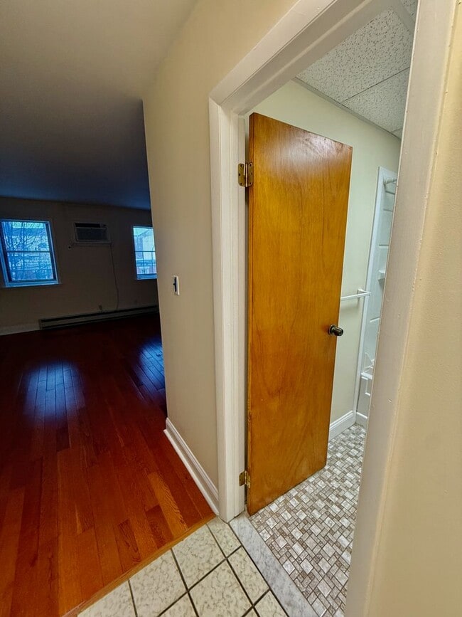 Building Photo - 2528 Christian St