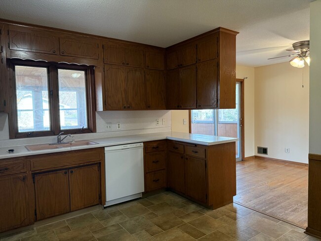 Building Photo - 1135 Welcome Cir