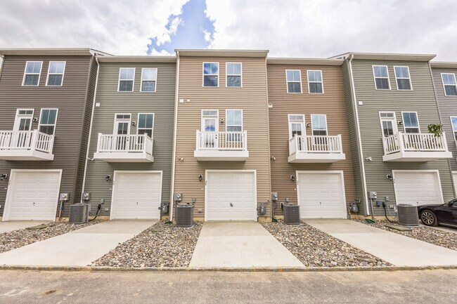 Building Photo - 28 Sidney Ln