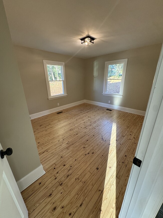 Building Photo - 221 Briggs Ave