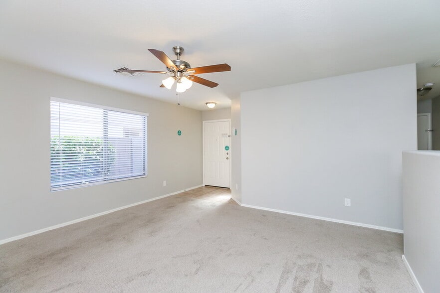 Building Photo - 10602 W Rosewood Dr