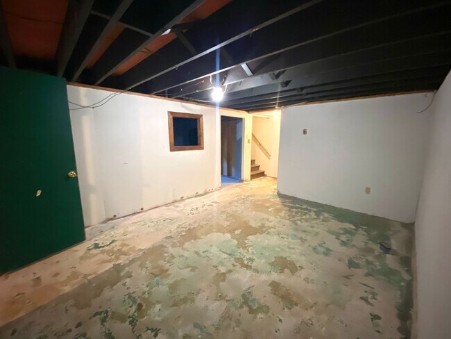 Building Photo - 2 Bedroom Duplex