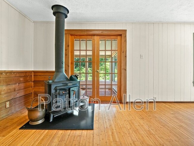 Building Photo - 83 5th Ave