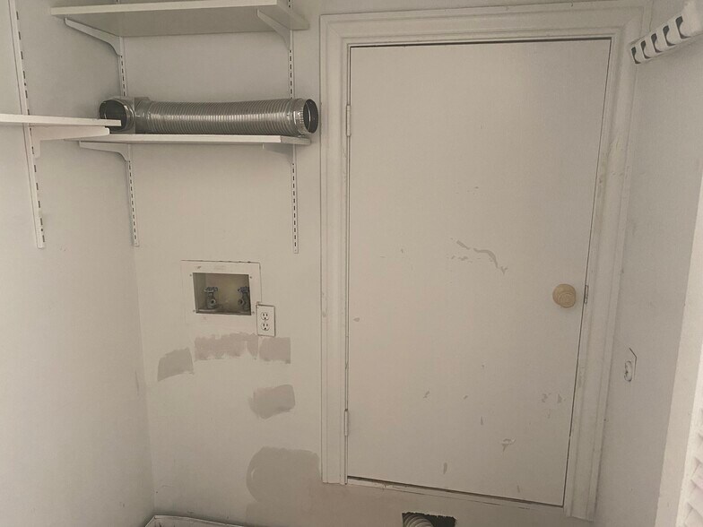 Building Photo - 2000 Fairview Ave