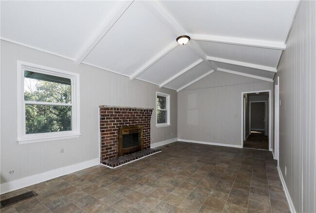 Building Photo - 5425 Skyview Dr SW