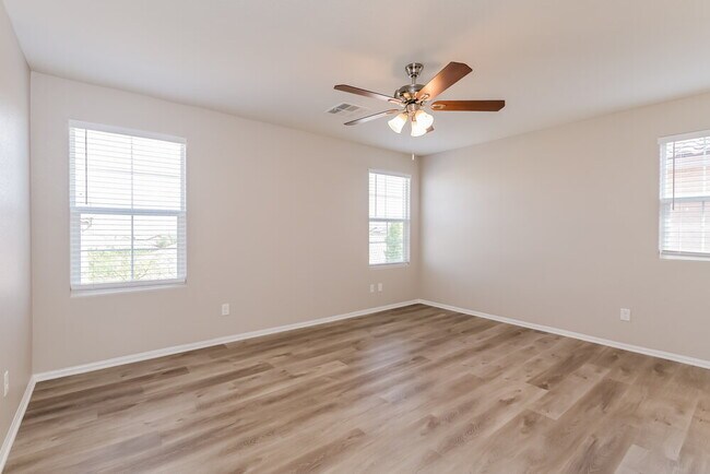 Building Photo - 892 Harbor Ave