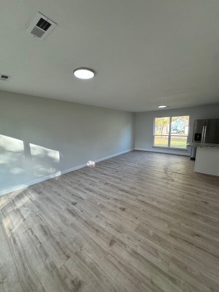 Building Photo - 1140 Roswell Rd