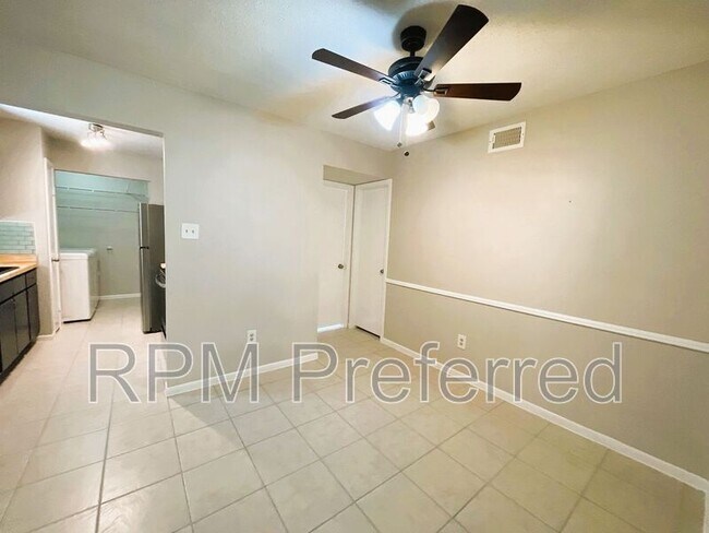 Building Photo - 2800 Jeanetta St