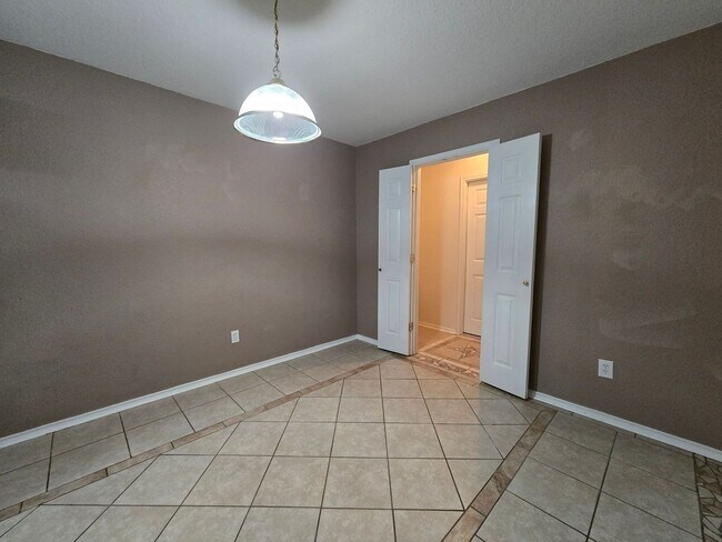 Building Photo - 2710 Alma Dr