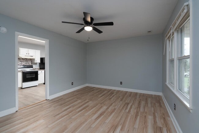 Building Photo - 113 Crestview Dr