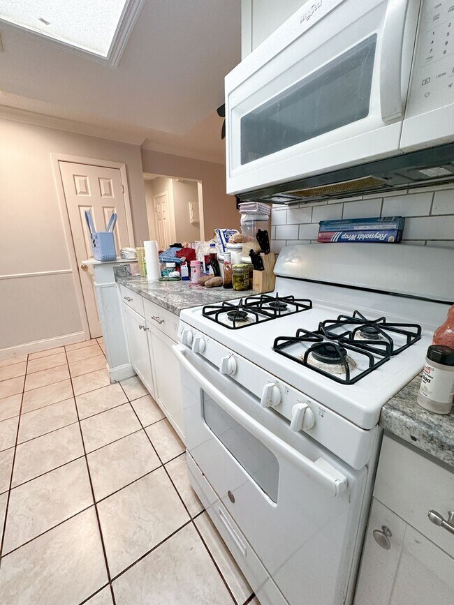 Building Photo - 422 SE 8th St