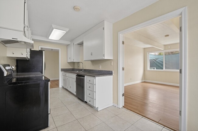 Building Photo - 259 Gloria Dr