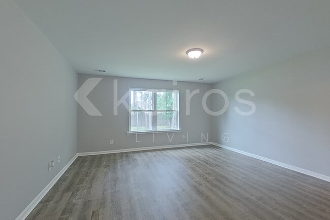 Building Photo - 201 Western Red Cedar Dr