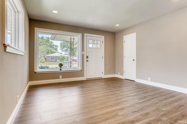 Building Photo - 2161 Washington Ave