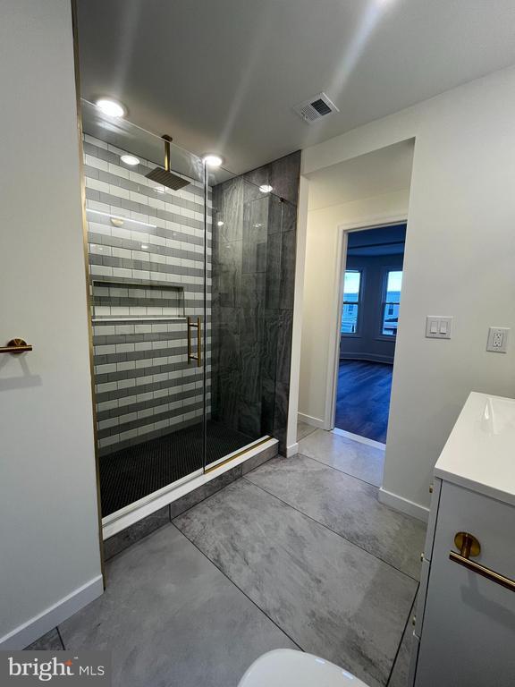 Building Photo - 5712 Cedar Ave